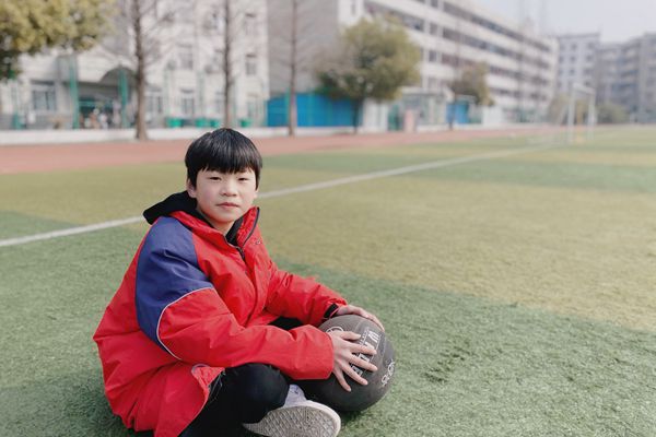 阜阳市第二实验小学李青青同学拾金不昧,充分展示了新时代好少年